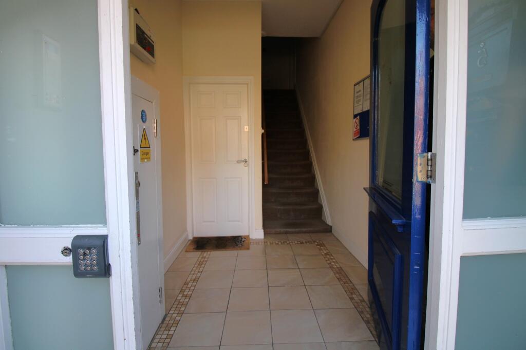 Apartment in Manchester, Whalley Range - View 3