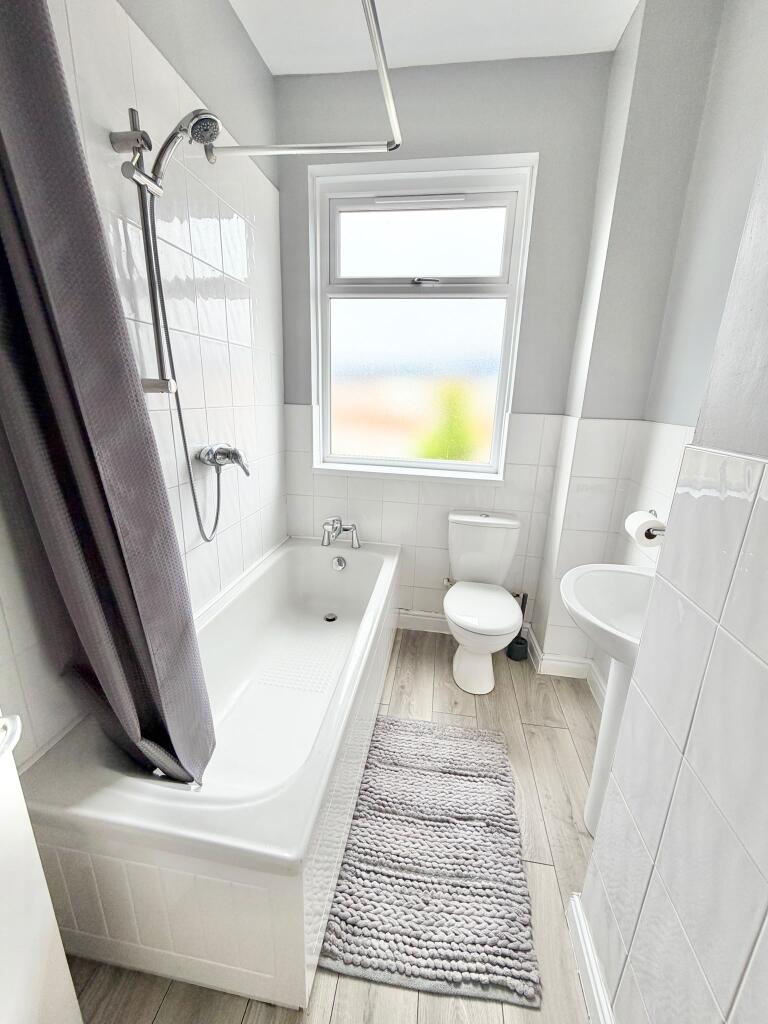 Dudley Road, Sale, Greater Manchester, M33 photo 4