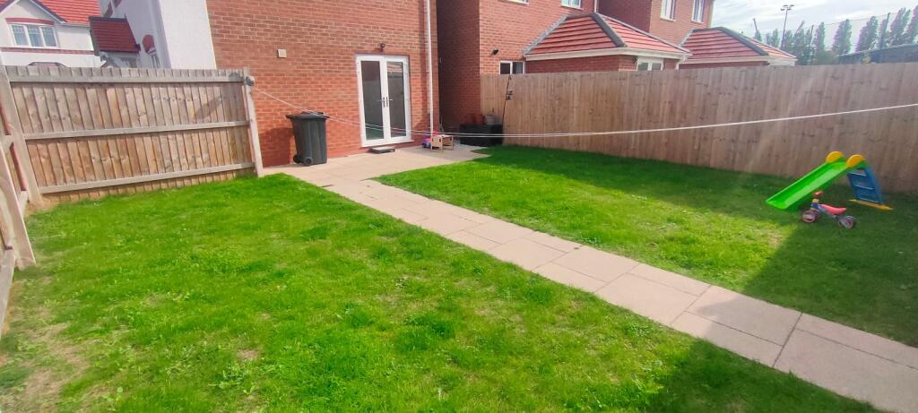 Maes Glyndwr, Wrexham, LL11 photo 4