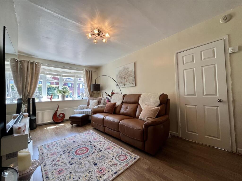 Richmond Crescent, Mossley, Ashton-Under-Lyne photo 4