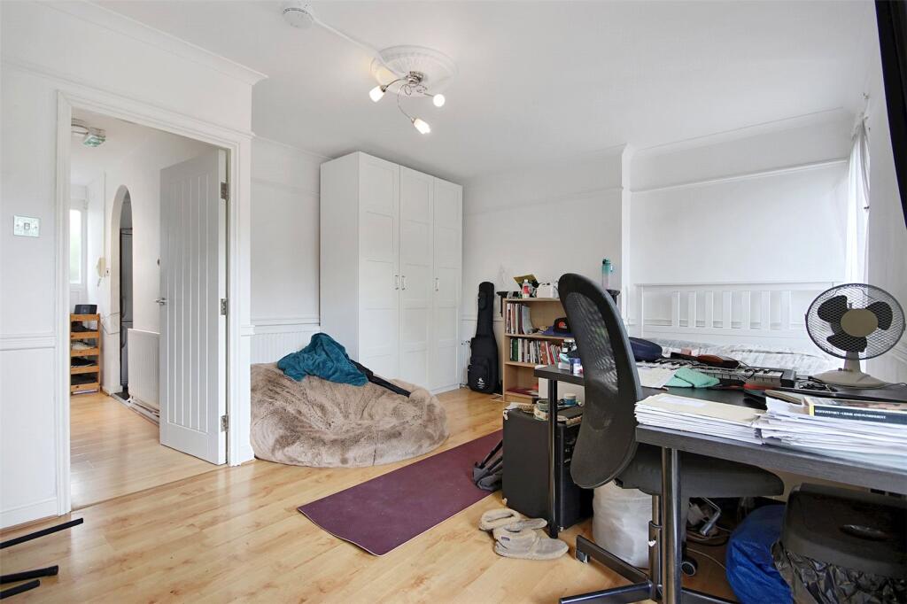 Apartment in London - More