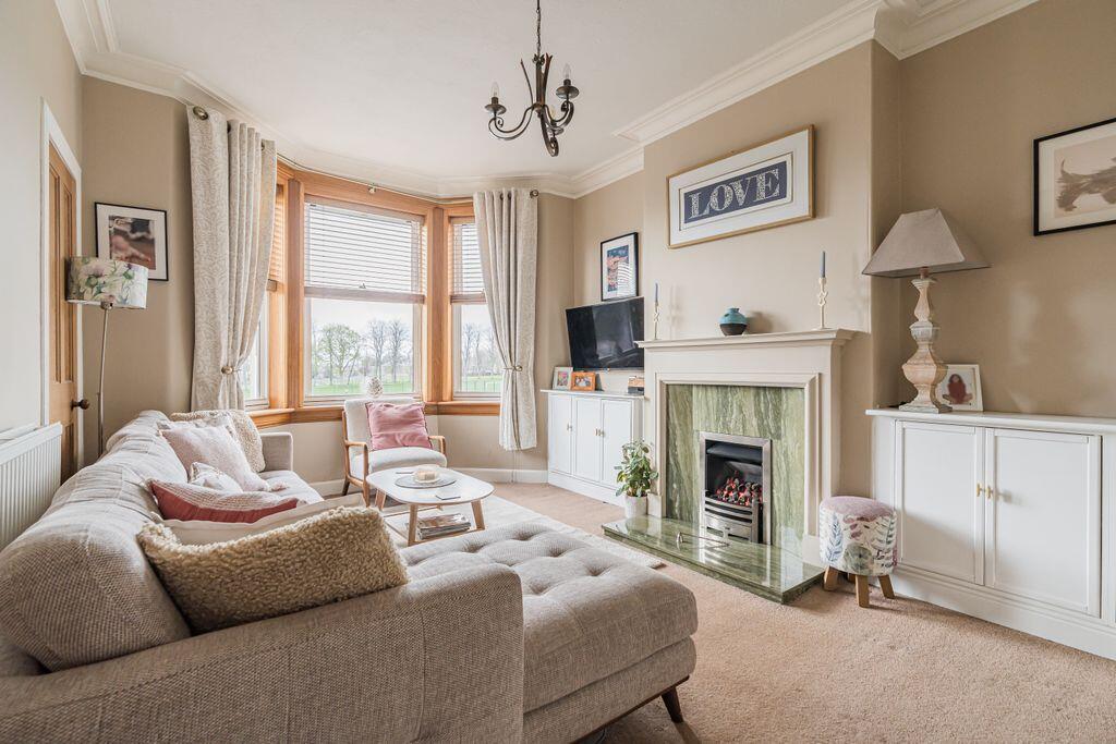 Apartment in Edinburgh, Corstorphine - View 2