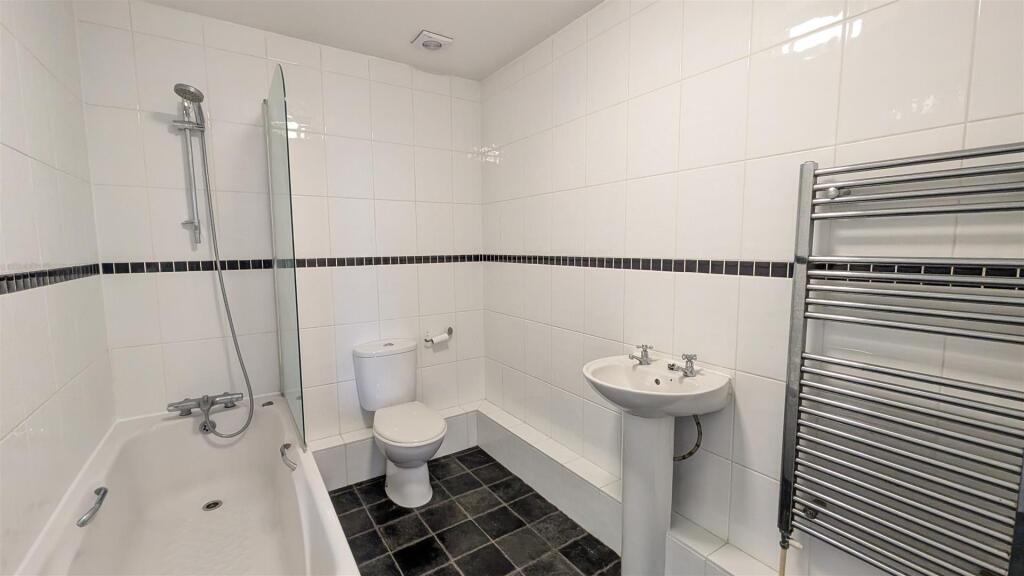 Apartment in Portsmouth - View 3
