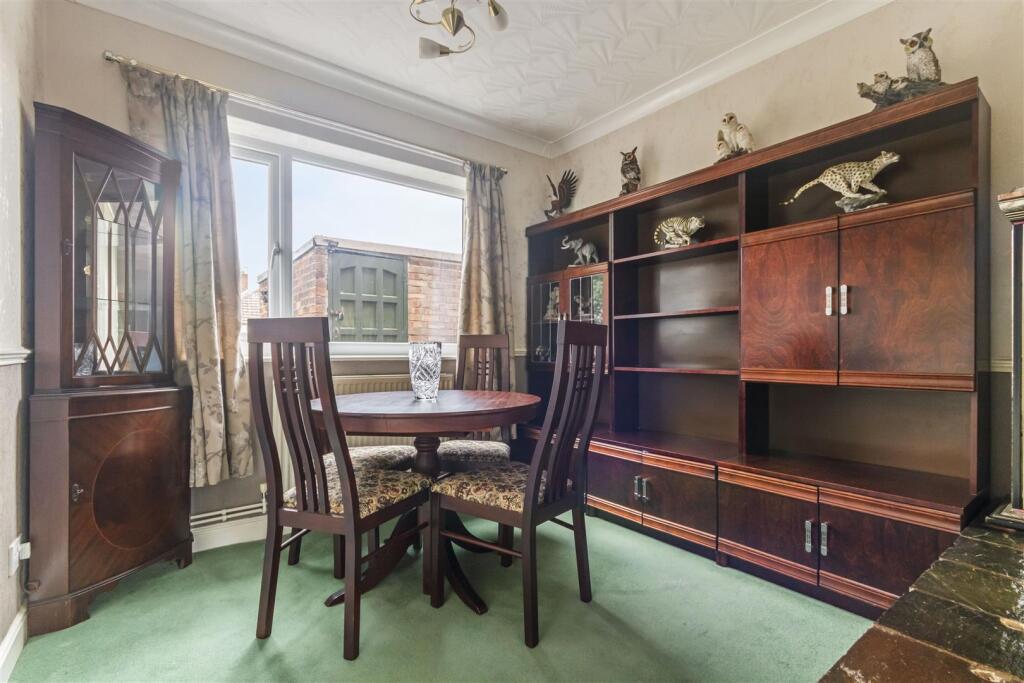 House in Leeds, Yeadon Banks, Shaw Lane - View 4