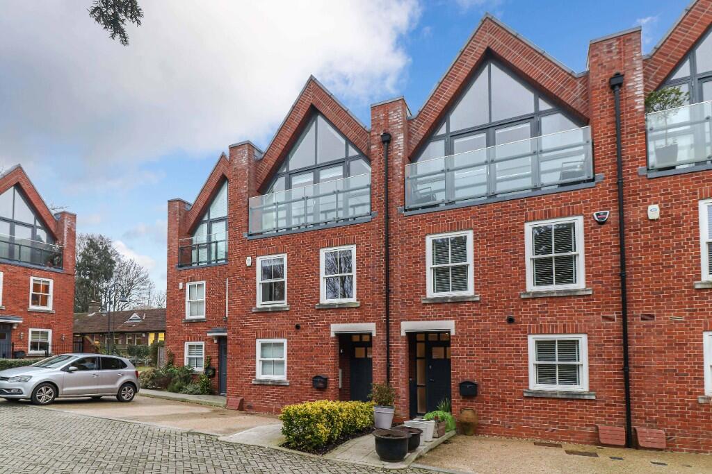 Main image of property: Oak Tree Gardens, St. Albans, Hertfordshire, AL1