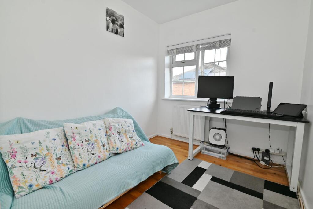 House in Twickenham - More