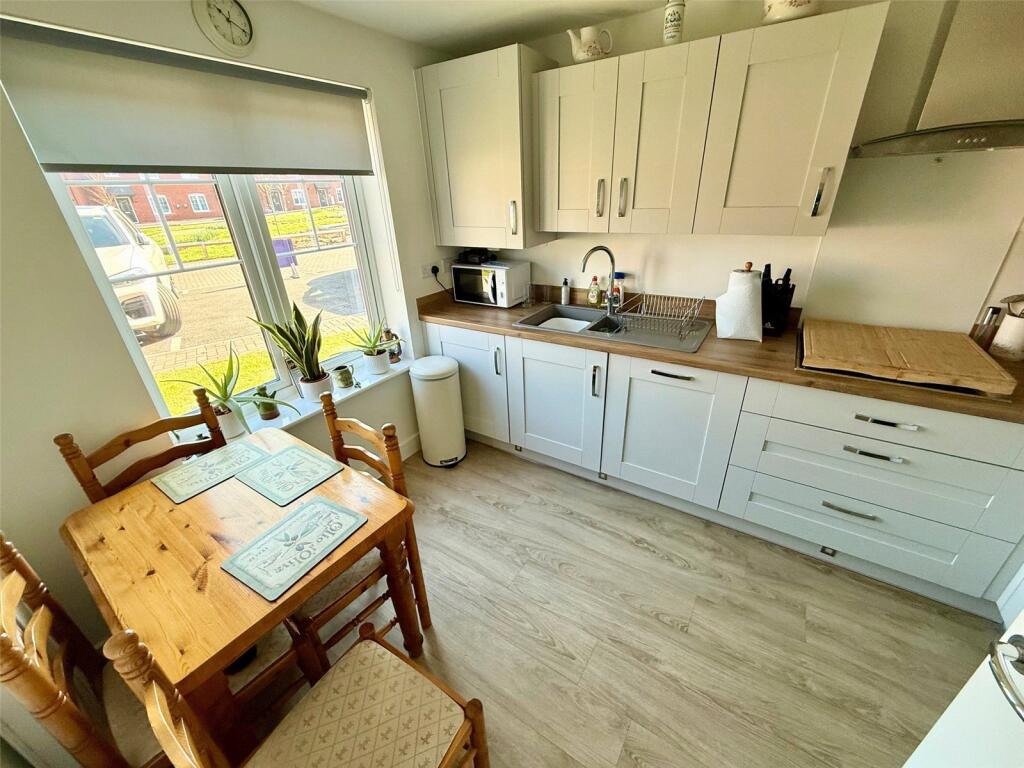 Stonecrop Crescent, Stourport-on-Severn, Worcestershire photo 4