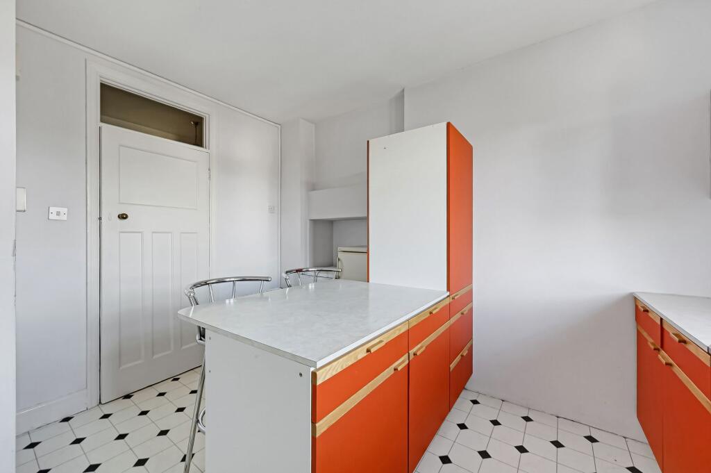 Apartment in Kingston upon Thames - View 5