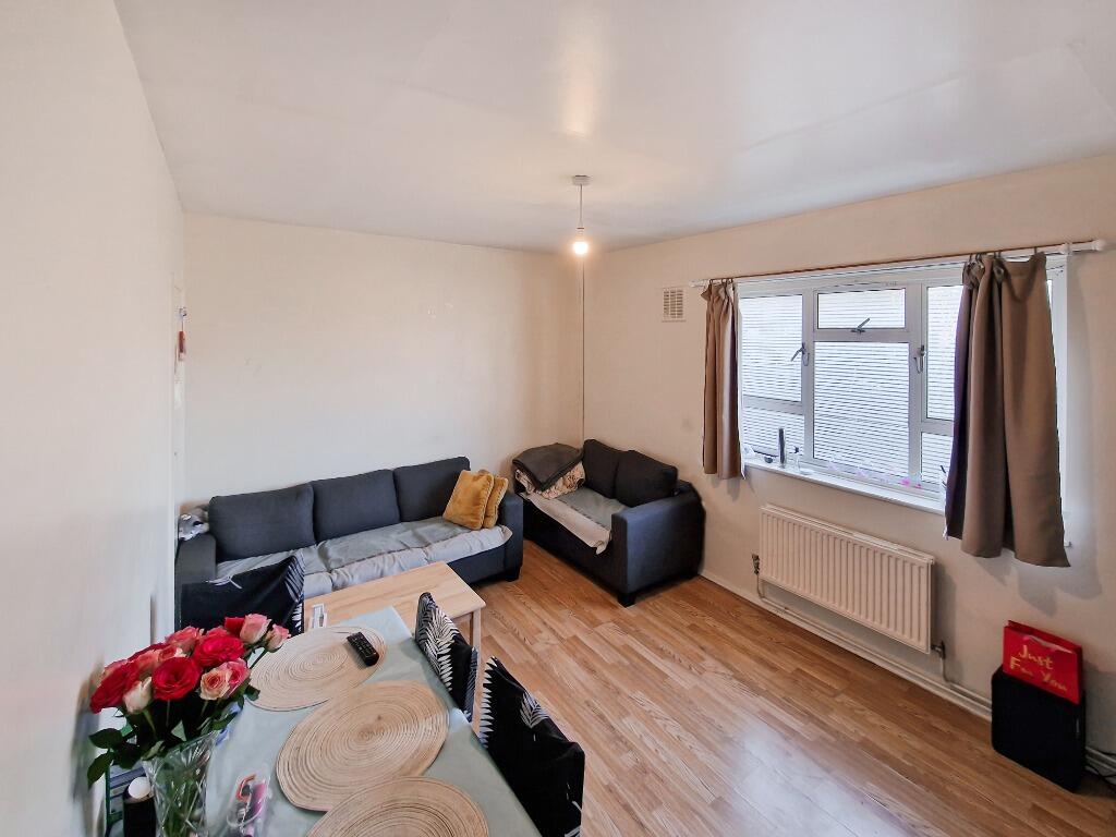 Apartment in Southall - View 2