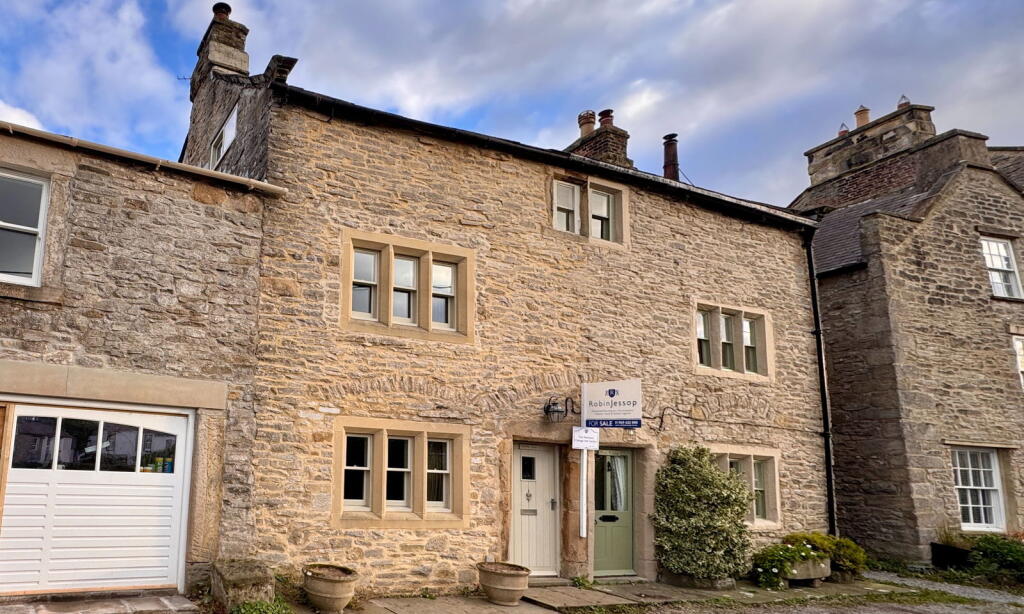 Main image of property: Warwick Cottage, West End, Middleham, Leyburn, DL8 4QL