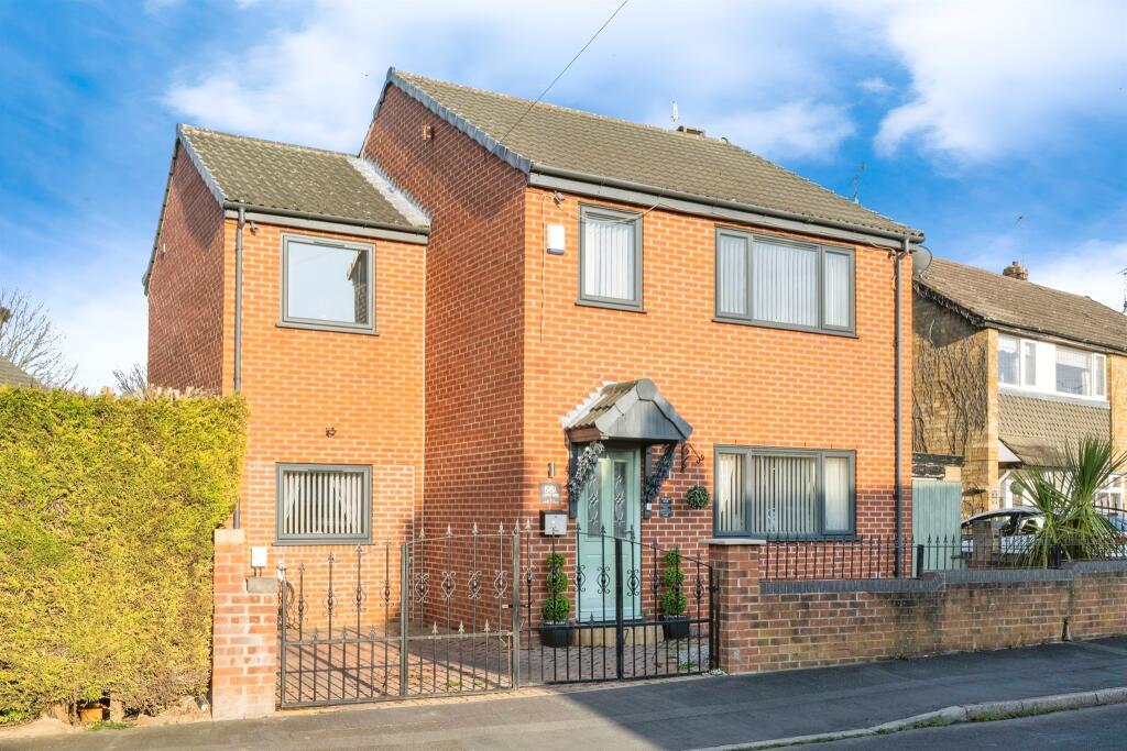 4-bed detached on Cheriton Avenue, Adwick-le-Street, DONCASTER, £250,000