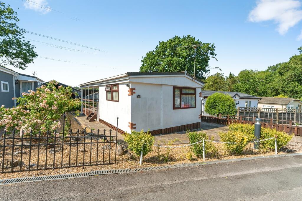 Main image of property: Ideal Park Homes, Bishopstoke Lane, Eastleigh