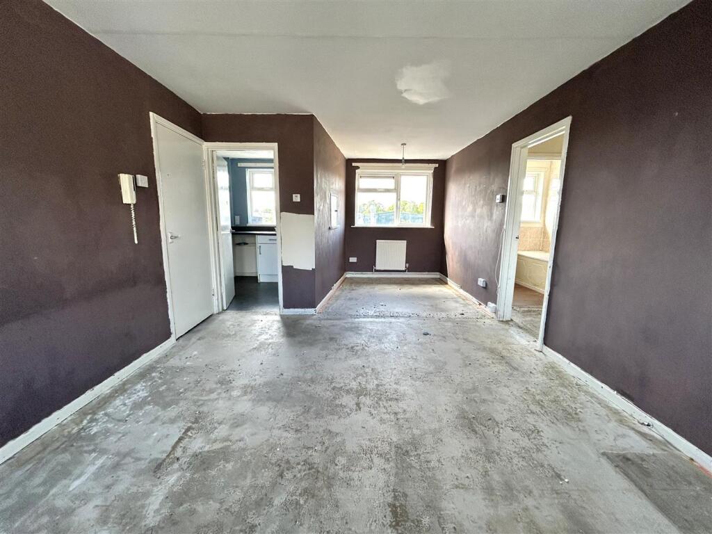 Apartment in Chippenham, Hardenhuish, Cepen Park North - View 5