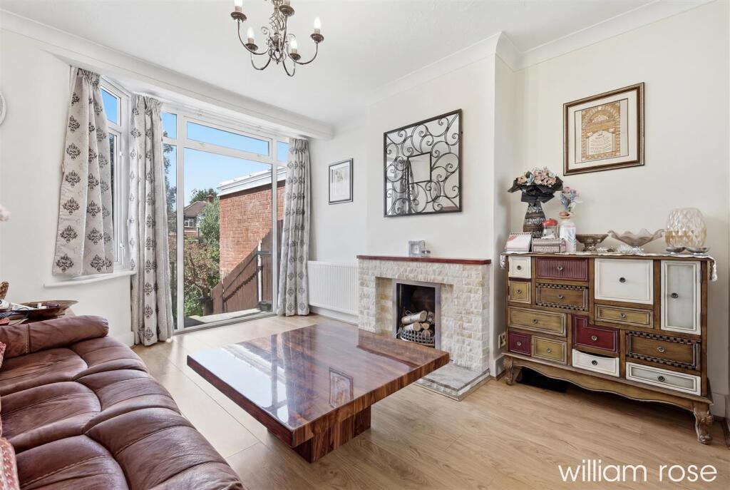 House in London, Woodford Bridge - View 5