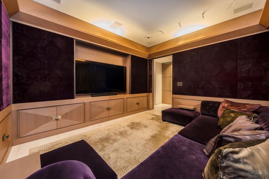 House in London - View 5
