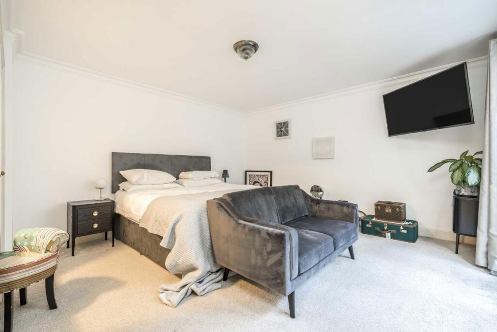 Apartment in London - More