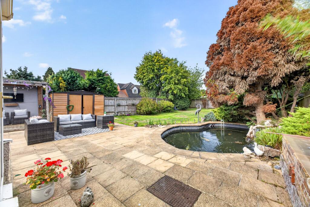 Waterer Gardens, Burgh Heath, KT20 photo 4