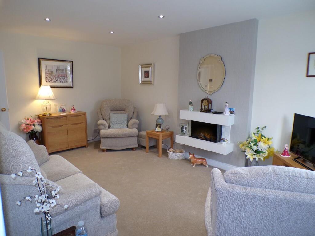 Cherwell Close, Hollinwood, Oldham photo 3