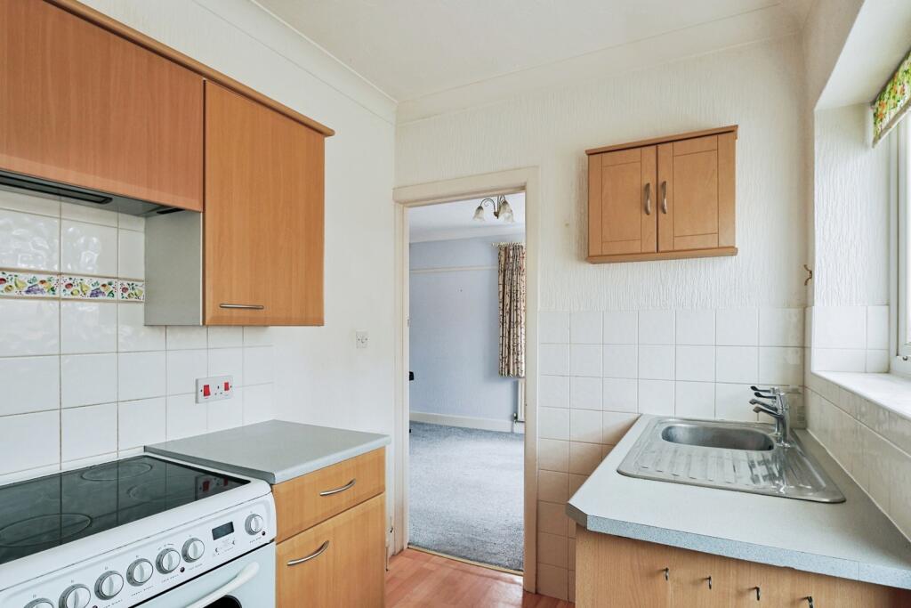 Sandy Lane, Upton, Poole, Dorset, BH16 photo 5
