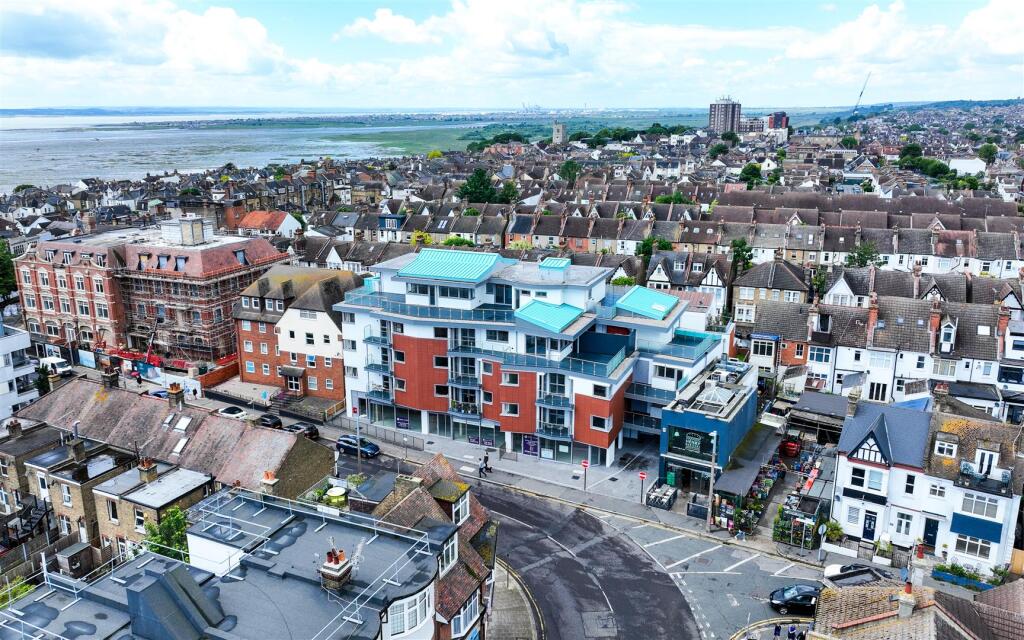Apartment in Southend-on-Sea - View 2