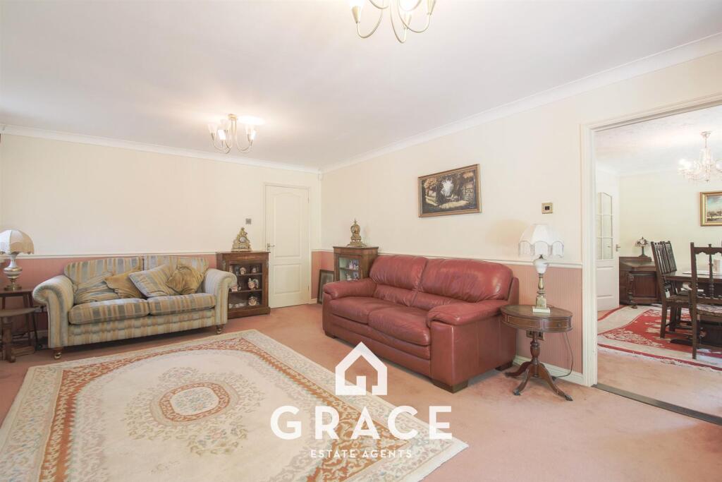 Chestnut Drive, Claydon, Ipswich photo 4