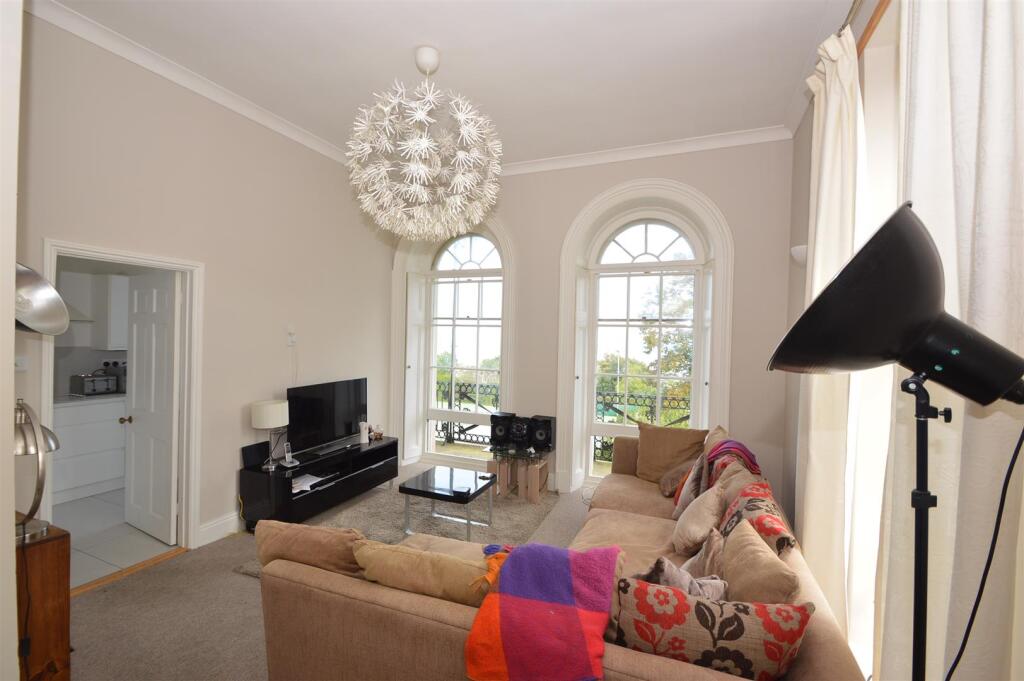 Apartment in Ryde, Isle of Wight - View 3