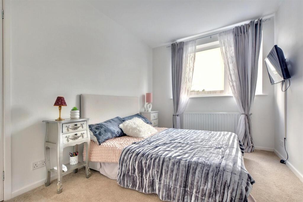Orchard Drive, Calverton, Nottingham - View 5
