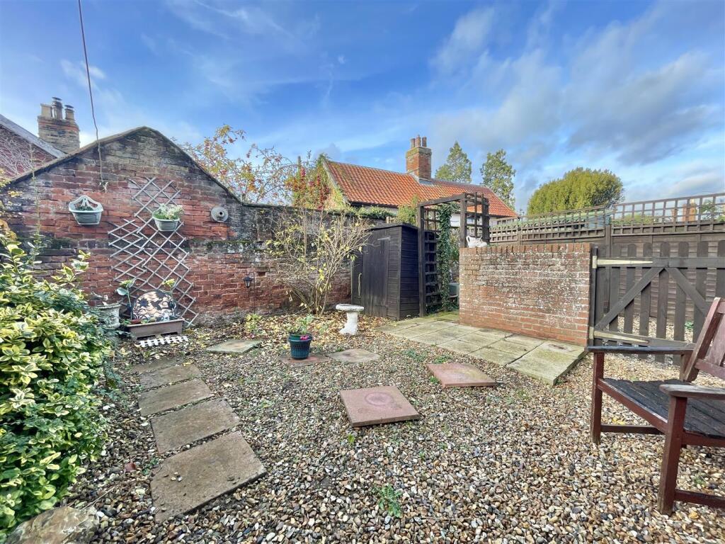 Magpie Court, Harleston photo 3
