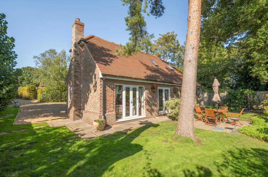 Sandy Lane, Waltham Chase, Southampton, Hampshire, SO32 photo 2