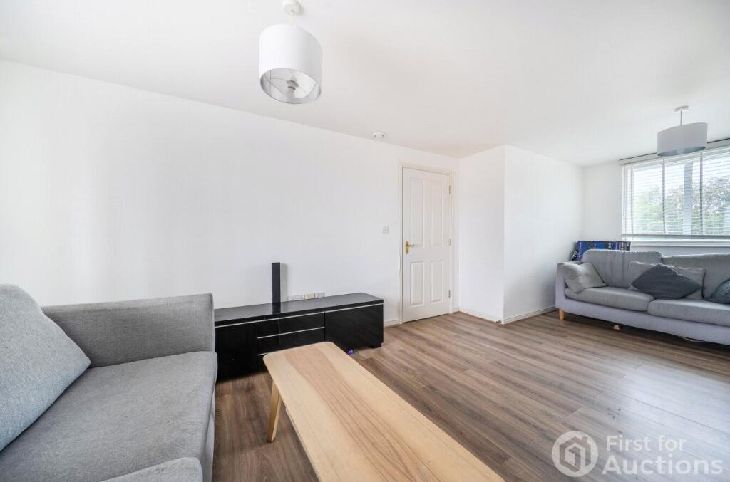 Apartment in Swindon, Central Swindon North - View 4