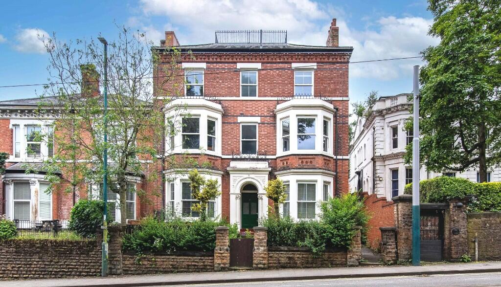 Main image of property: 7b Waverley Street, Arboretum, NG7 4HF