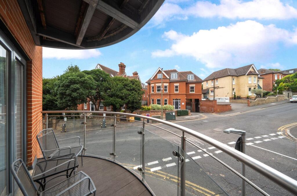 Apartment in Guildford, Surrey - View 4
