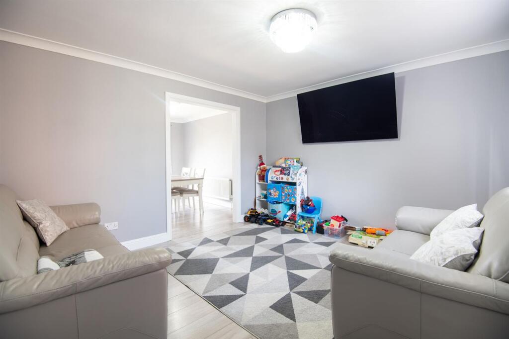 House in Wellingborough, Hatton Park - View 2