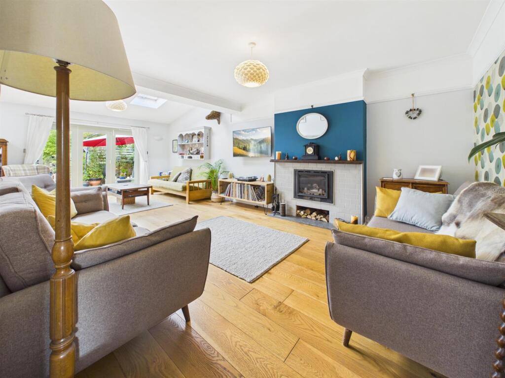 House in Reading, The Triangle, Tilehurst - View 5