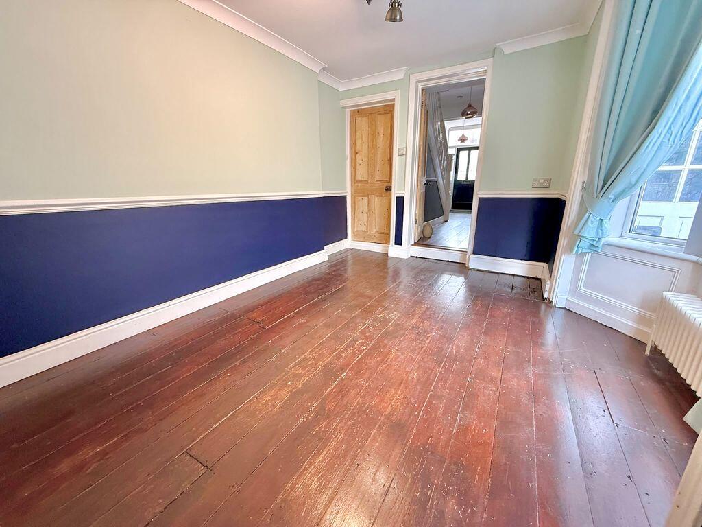 House in Dunstable, Central Bedfordshire - View 4