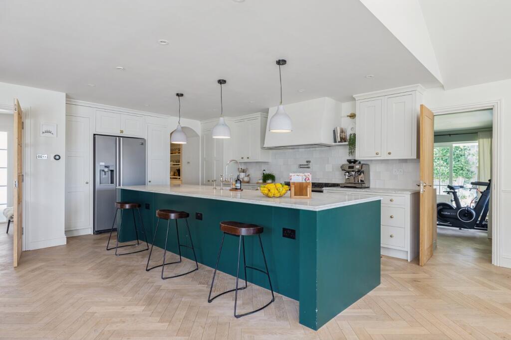Green Lane, Churt, Farnham, Surrey, GU10 - View 5