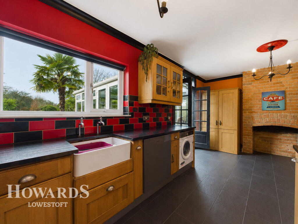 House in East Suffolk, Kirkley, Lowestoft - More