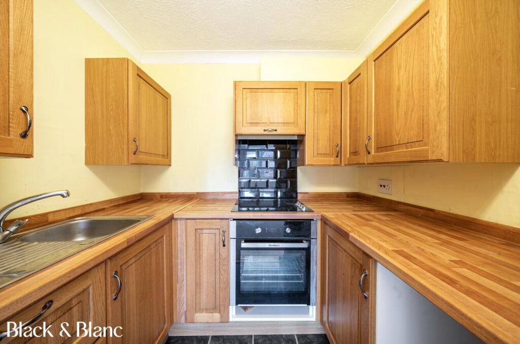 Apartment in Bromley - View 5