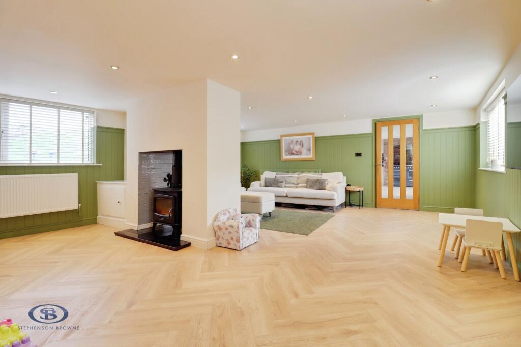 House in Stoke-on-Trent - View 4