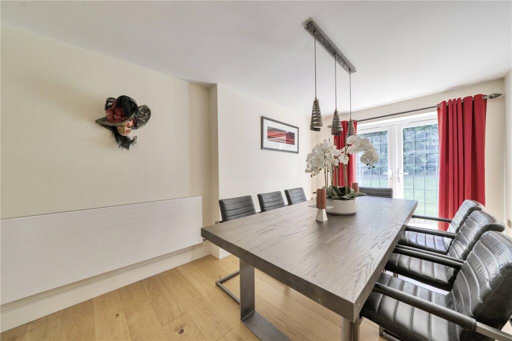 House in Waverley, Farnham - More
