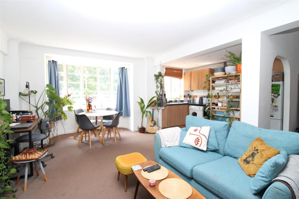 Apartment in Brighton - View 3