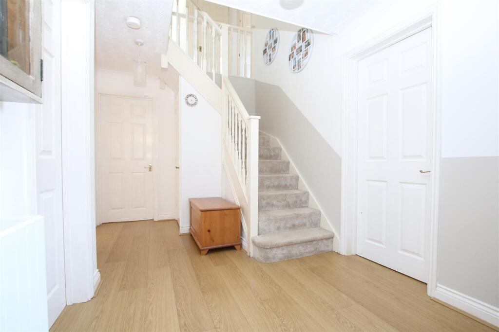 Wagtail Close, Horsham, West Sussex image 3