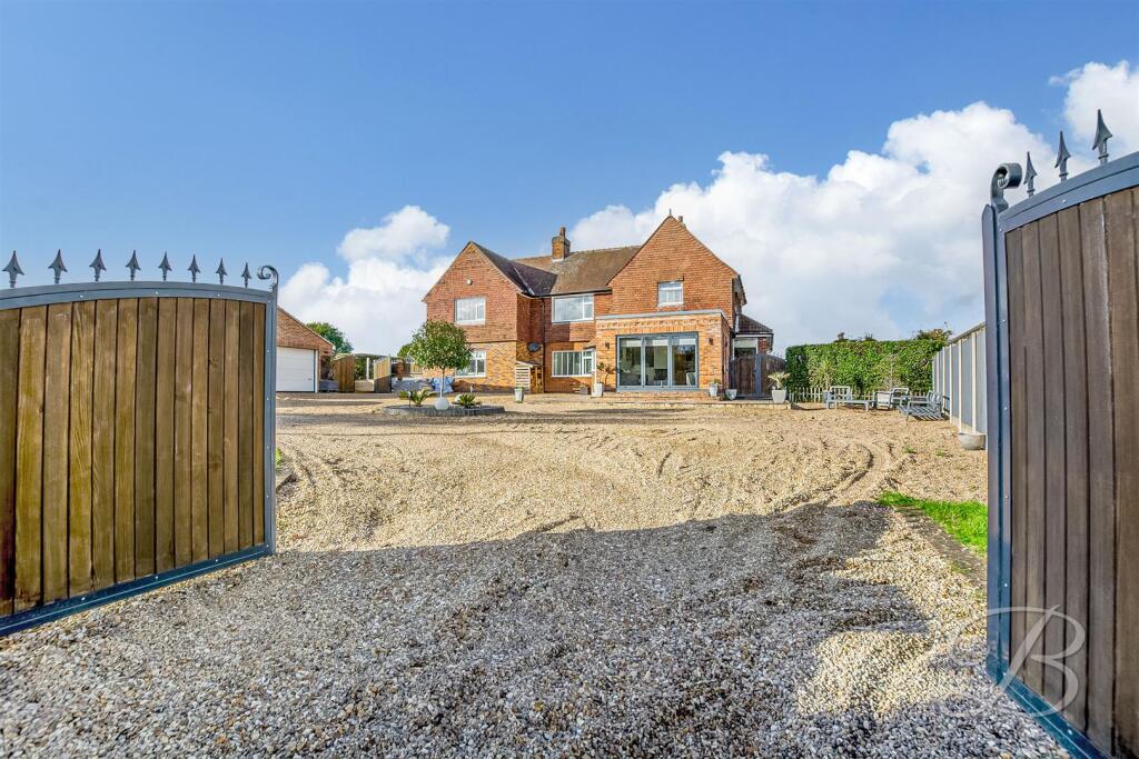 Mansfield Road, Edwinstowe, Mansfield photo 2