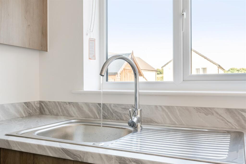 Spen Beck View, BD4 photo 3