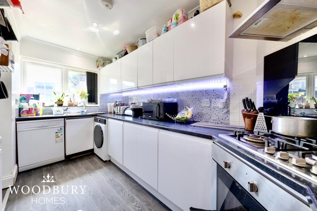 Whitehills Road, Loughton, IG10 photo 3