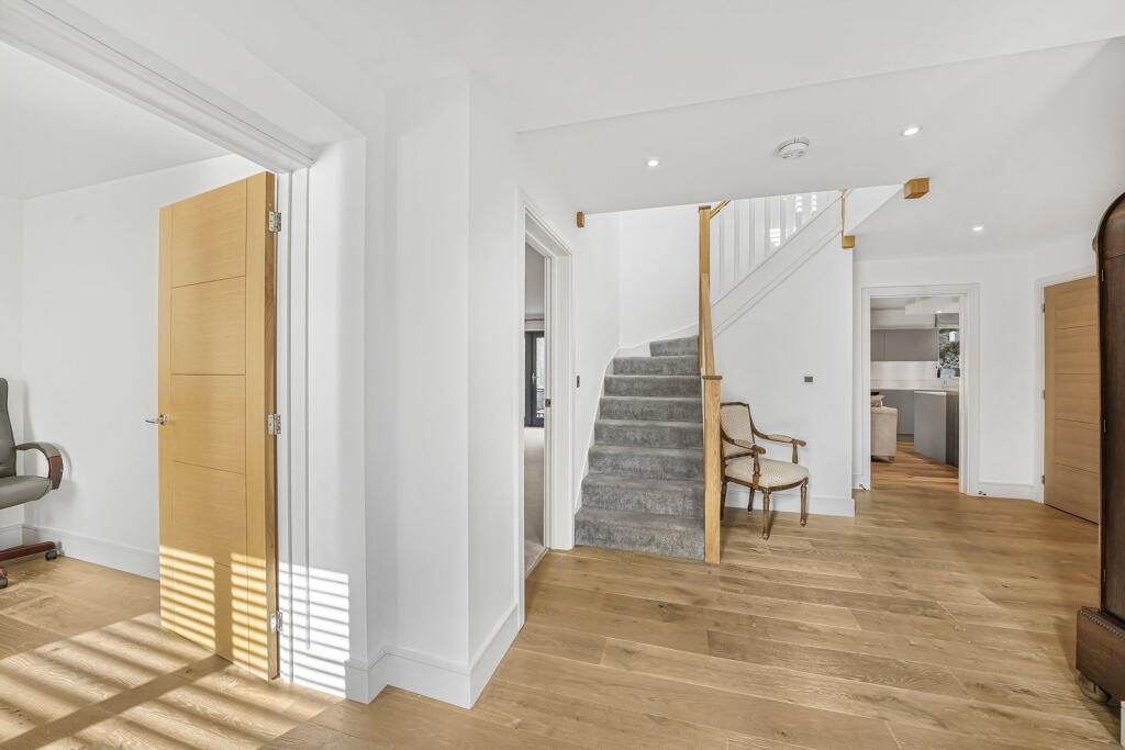 House in Epping Forest, Chigwell - More