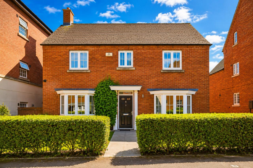 4-bed detached on Lancut Hill, Coton Park, Rugby - Extended, Roof Lantern, Bi-Fold Doors, £550,000