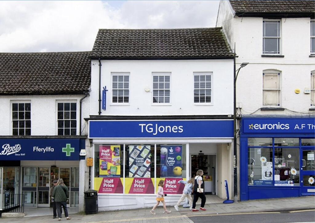 Main image of property: 16 High Street, Cas-Gwent, NP16 5LQ