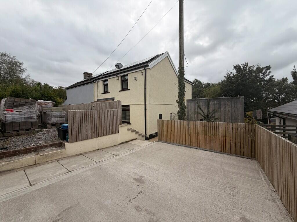 House in Merthyr Tydfil, Town - View 2