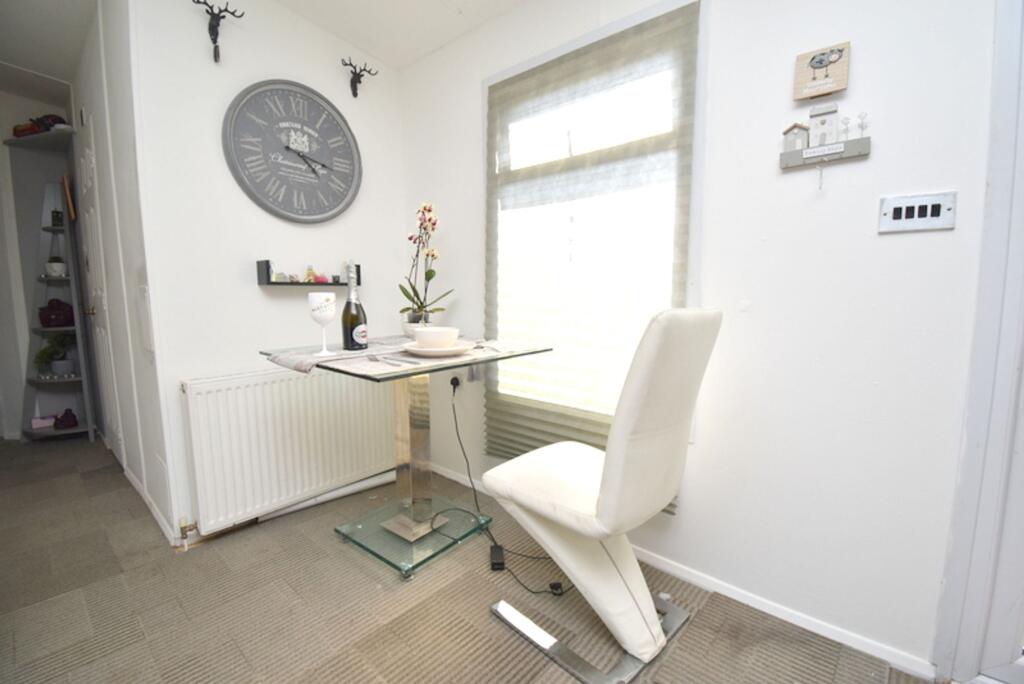 Banks End, Wyton, PE28 - View 4